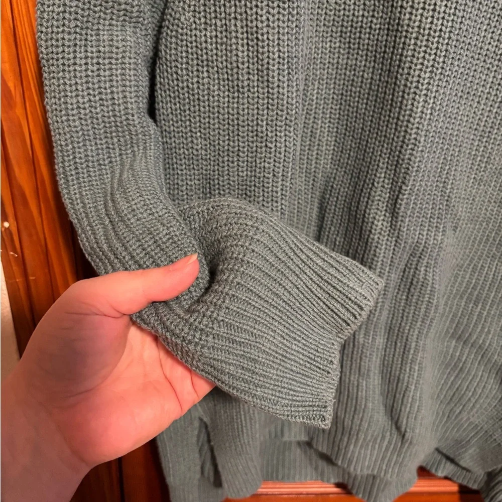EXPRESS Women’s Teal Green Crew Neck Knitted Sweater Size Medium - Picture 4 of 6